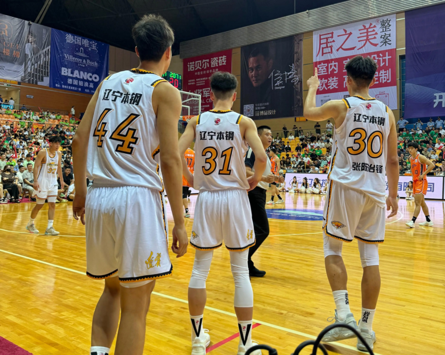 浙江队险胜凯尔特人,赵继伟刷新纪录 浙江队险胜凯尔特人,赵继伟刷新纪录