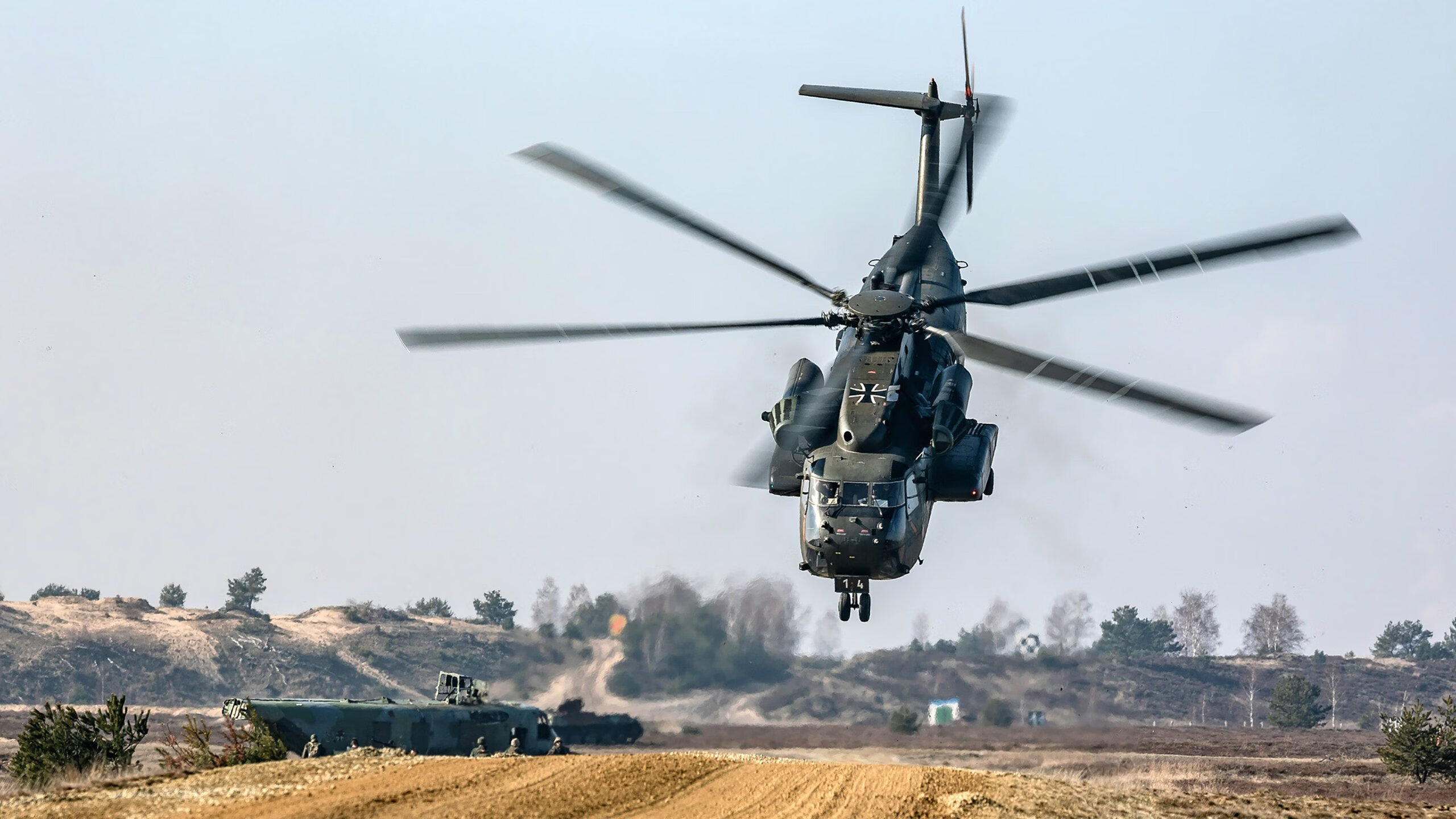 当足球入侵篮球场,曼联强行终结塞内加尔,巴斯托尼在季后赛抢七接管比赛