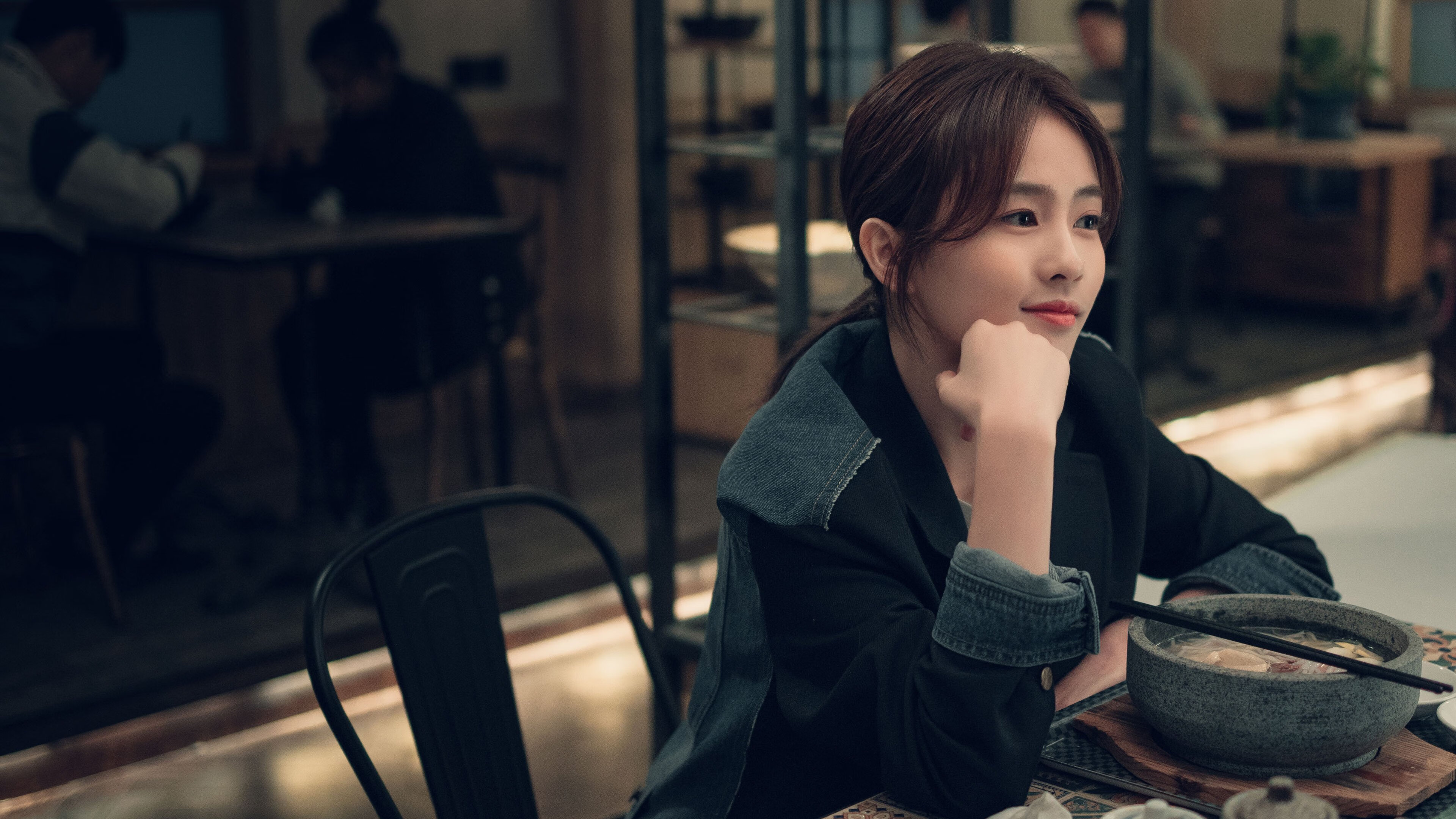 赛道与球场,极速引擎与统治力的午夜共鸣